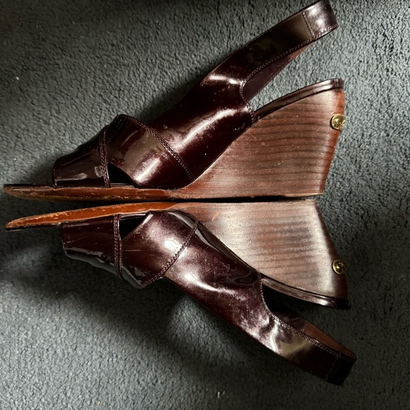 LOUIS VUITTON Enamel Mule Sandals Logo Gold Plate - Picture 2 of 4